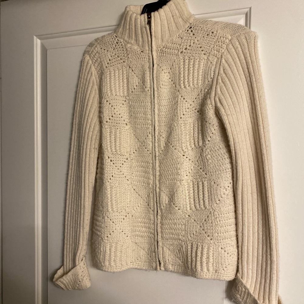 Small Liz Claiborne zip up sweater size small but can fit medium
